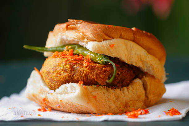 Vada Pav (2 Piece)